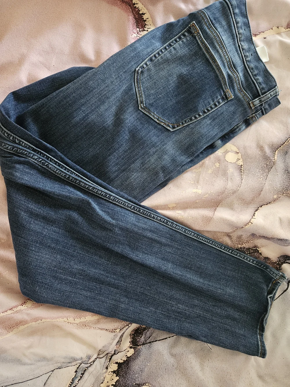 Banana Republic Men's Straight Jeans in Medium Blue Wash